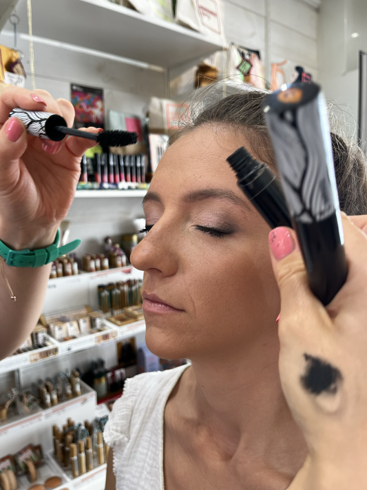 Comment faire pour que mon mascara tienne toute la journée ?