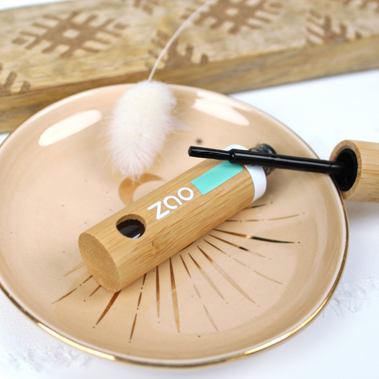 Strengthening eyelash treatment